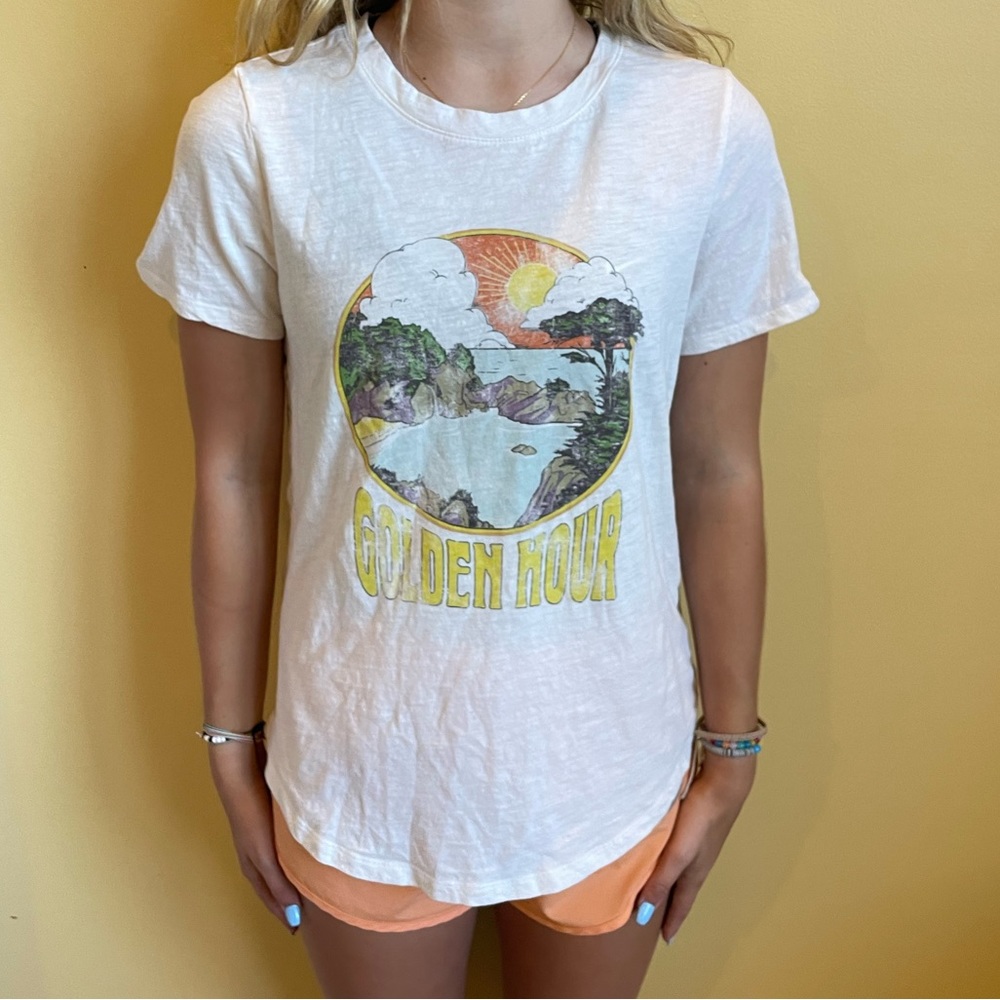 This is a medium Old Navy white shirt.